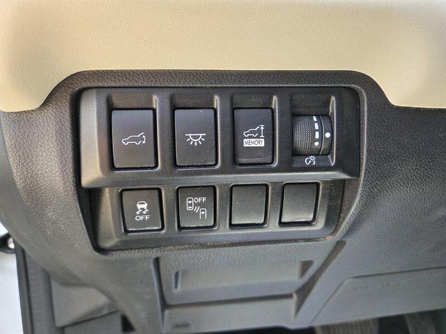 Photo of 2021 Crystal White Pearl Subaru Ascent
