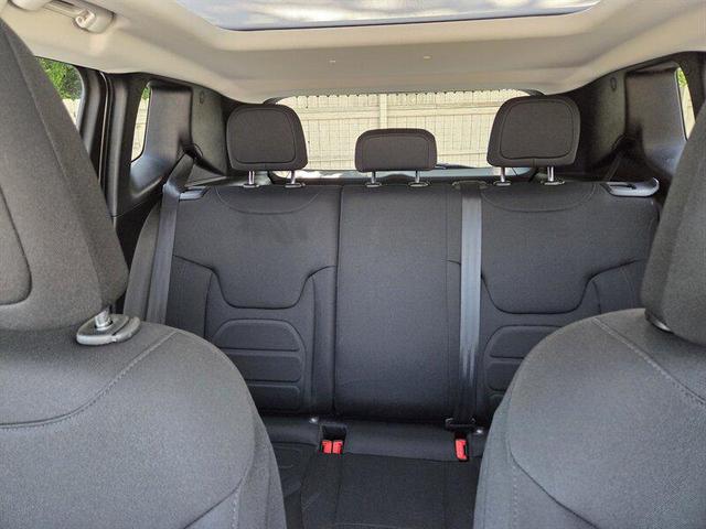 Photo of 2018 Alpine White Jeep Renegade