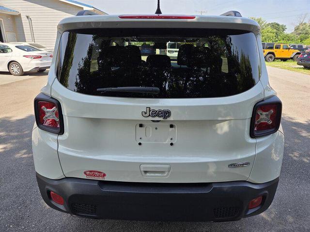 Photo of 2018 Alpine White Jeep Renegade