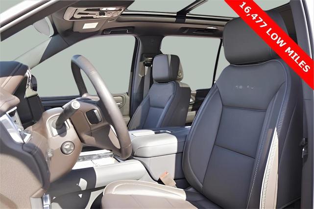 Photo of 2024 White Frost Tricoat GMC Yukon