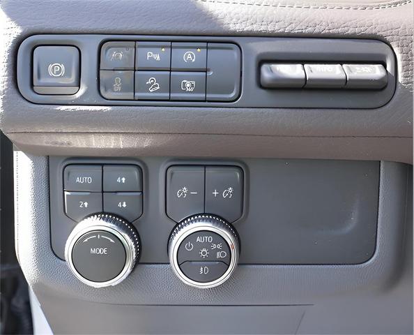 Photo of 2024 White Frost Tricoat GMC Yukon