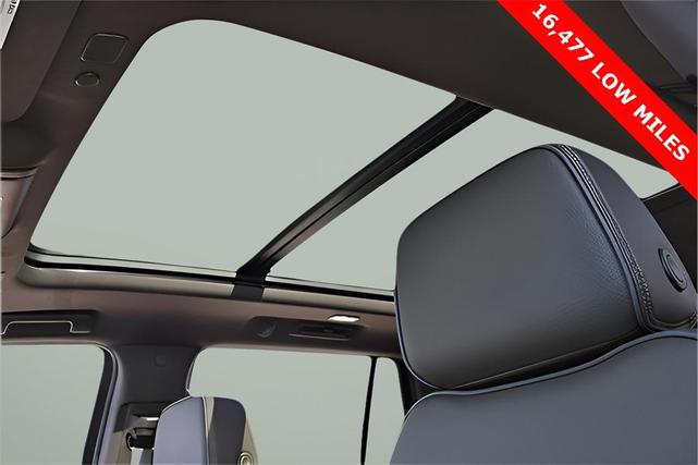 Photo of 2024 White Frost Tricoat GMC Yukon