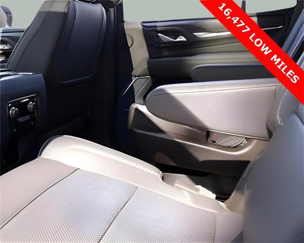 Photo of 2024 White Frost Tricoat GMC Yukon