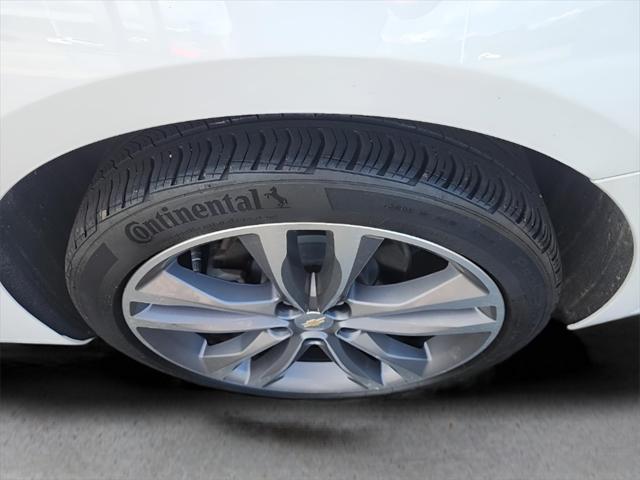 Photo of 2022 Summit White Chevrolet Malibu