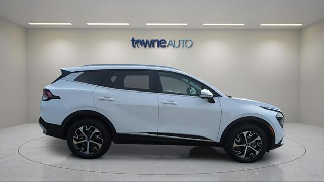 Photo of 2025 Glacial White Pearl Kia Sportage