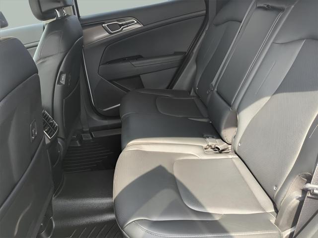 Photo of 2025 Glacial White Pearl Kia Sportage