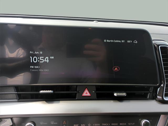 Photo of 2025 Glacial White Pearl Kia Sportage