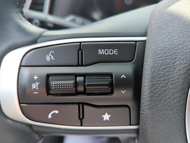 Photo of 2025 Glacial White Pearl Kia Sportage