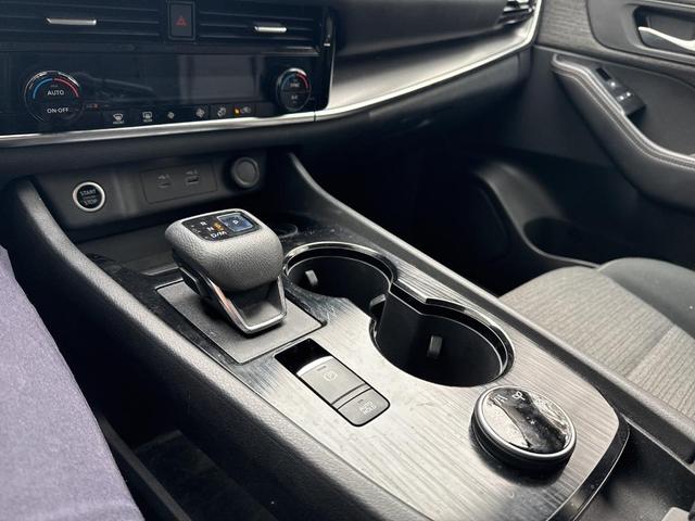 Photo of 2021 White Nissan Rogue