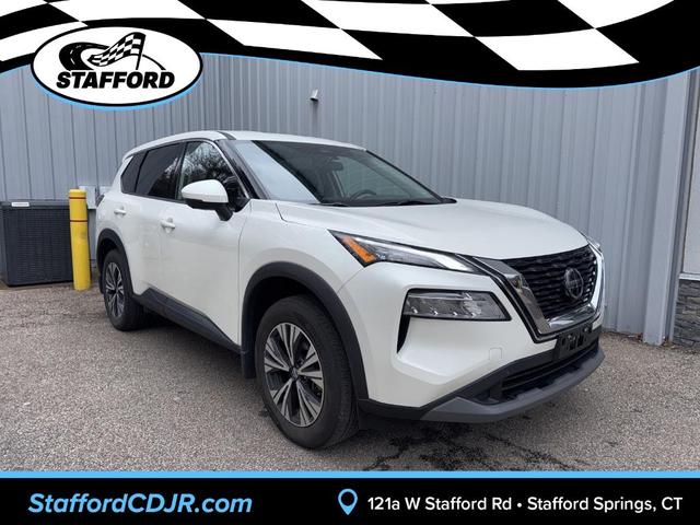 Photo of 2021 White Nissan Rogue