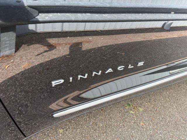 Photo of 2026 Diamond Black Chrysler Pacifica