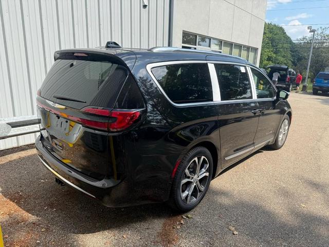 Photo of 2026 Diamond Black Chrysler Pacifica