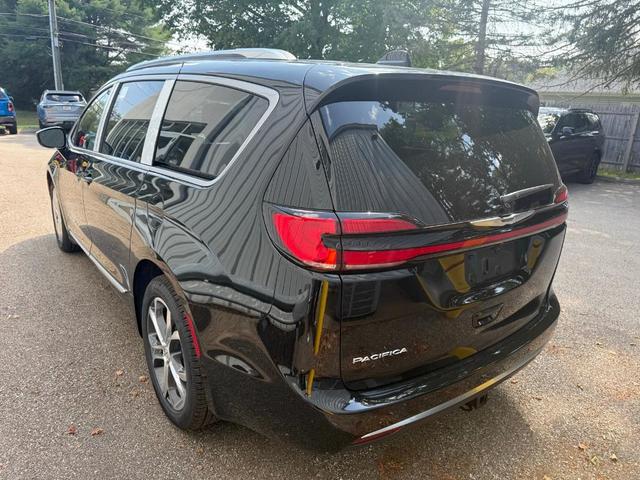Photo of 2026 Diamond Black Chrysler Pacifica