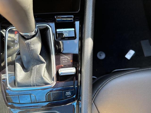 Photo of 2025 Bright White Jeep Compass