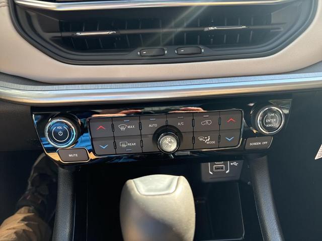 Photo of 2025 Bright White Jeep Compass