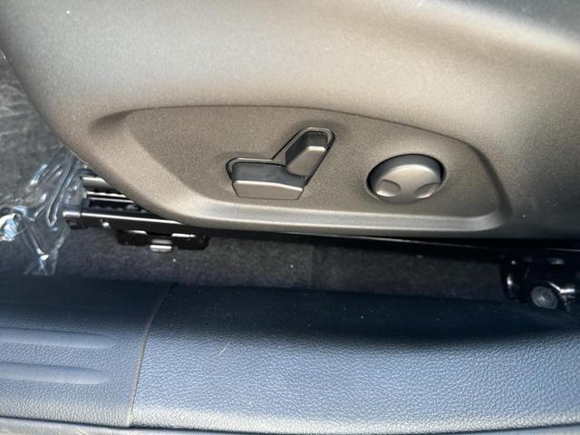 Photo of 2025 Bright White Jeep Compass
