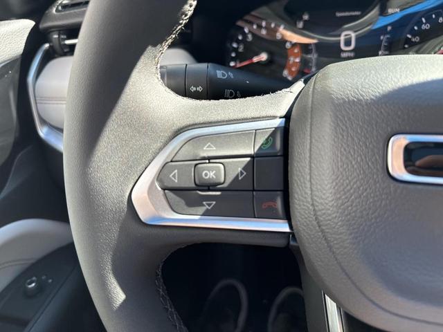 Photo of 2025 Bright White Jeep Compass