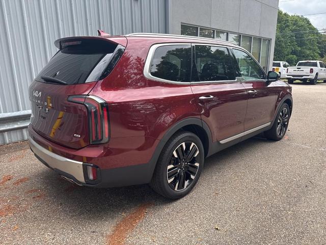 Photo of 2024 Red Kia Telluride