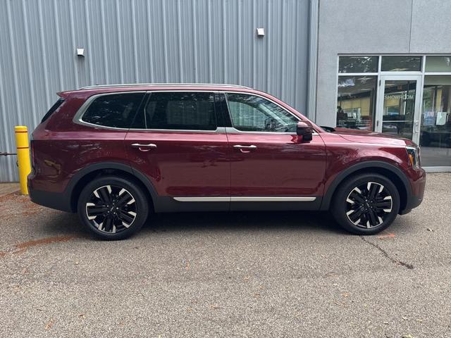 Photo of 2024 Red Kia Telluride