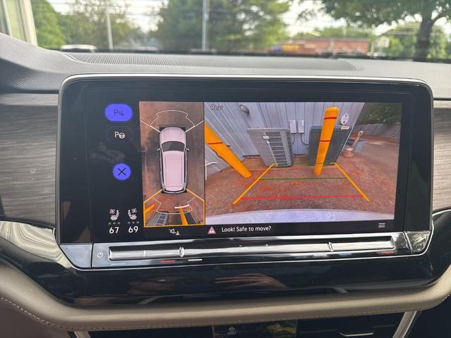 Photo of 2024 Opal White Pearl Effect Volkswagen Atlas