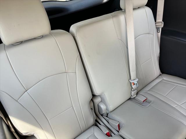 Photo of 2019 White Frost Tricoat Buick Enclave