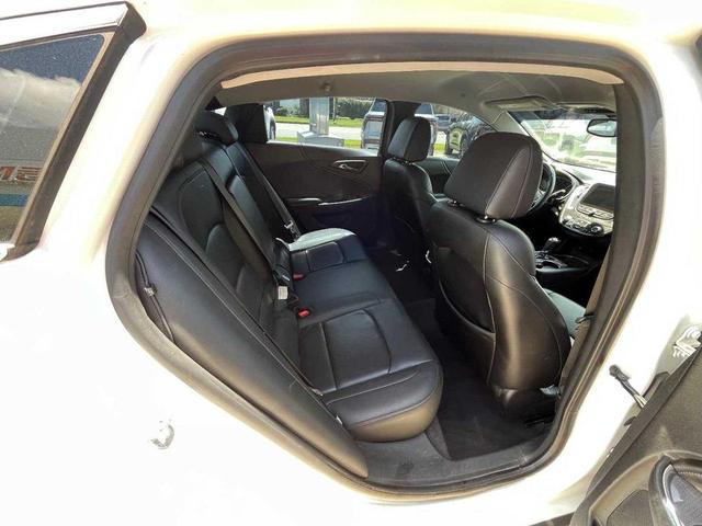 Photo of 2016 Iridescent Pearl Tricoat Chevrolet Malibu