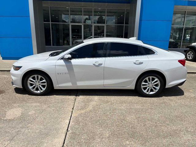Photo of 2016 Iridescent Pearl Tricoat Chevrolet Malibu