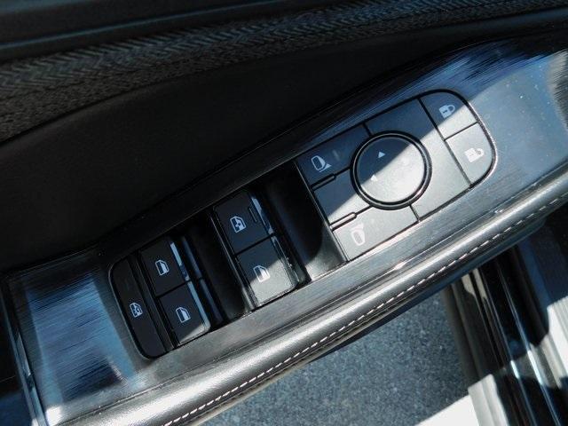 Photo of 2023 Super Black Nissan Rogue