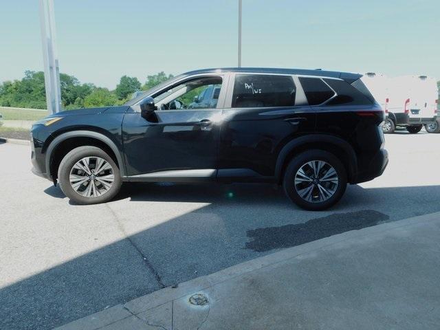 Photo of 2023 Super Black Nissan Rogue