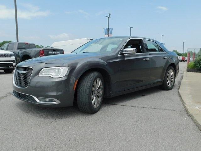 Photo of 2019 Granite Crystal Clearcoat Metallic Chrysler 300