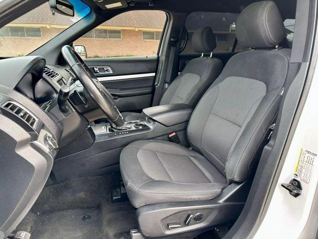 Photo of 2016 White Ford Explorer