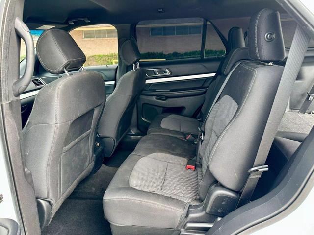 Photo of 2016 White Ford Explorer