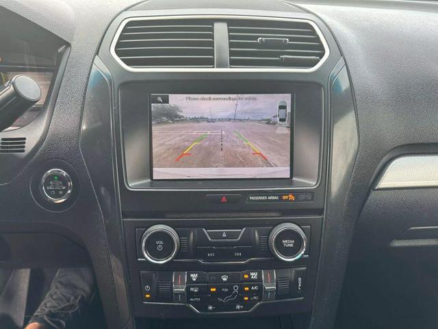 Photo of 2016 White Ford Explorer