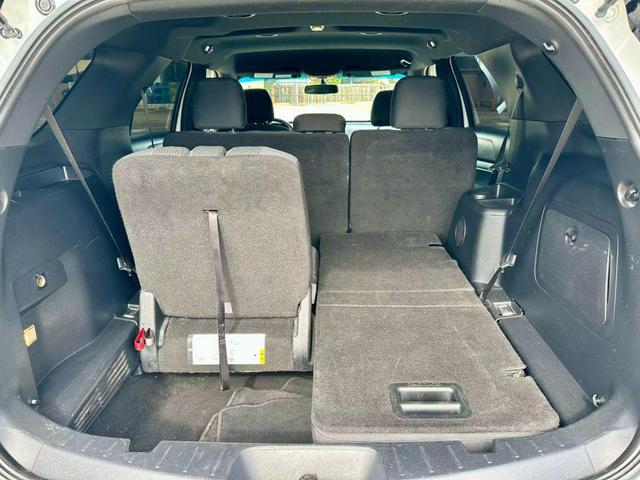 Photo of 2016 White Ford Explorer