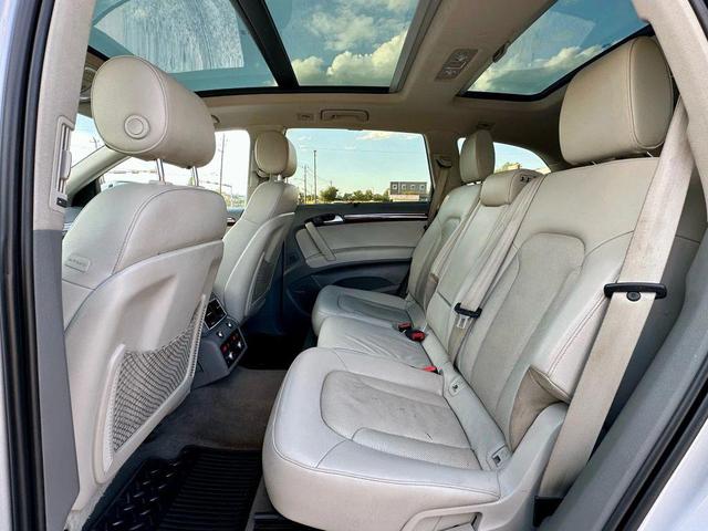Photo of 2014 Ice Silver Metallic Audi Q7