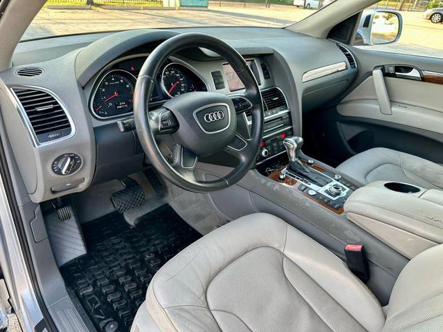 Photo of 2014 Ice Silver Metallic Audi Q7
