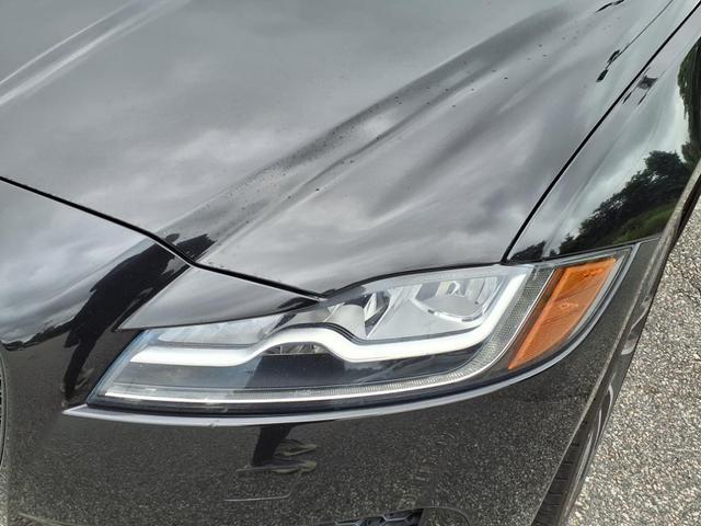Photo of 2018 Santorini Black Metallic Jaguar XF