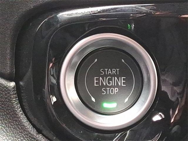 Photo of 2025 Summit White GMC Sierra 1500