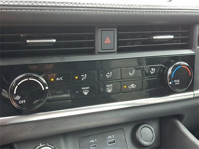 Photo of 2022 Glacier White Nissan Rogue