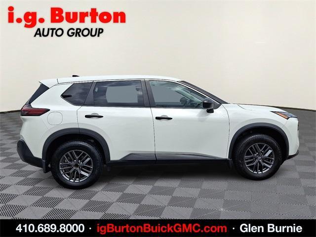 Photo of 2022 Glacier White Nissan Rogue