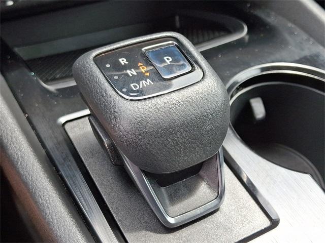 Photo of 2022 Glacier White Nissan Rogue