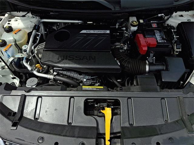 Photo of 2022 Glacier White Nissan Rogue