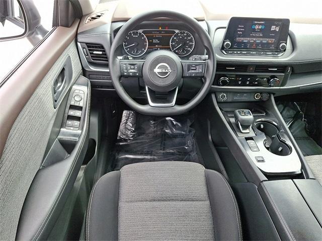 Photo of 2022 Glacier White Nissan Rogue
