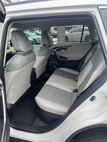 Photo of 2025 Pearl Toyota RAV4 Hybrid