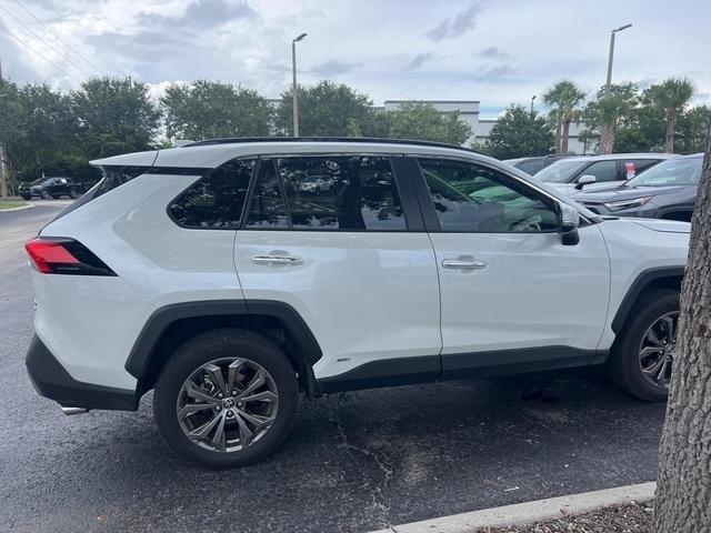 Photo of 2025 Pearl Toyota RAV4 Hybrid