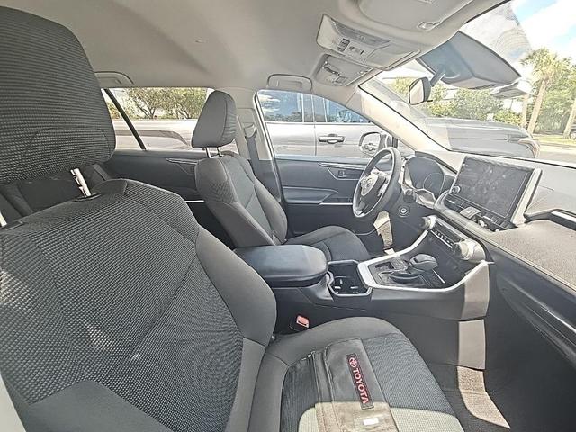 Photo of 2023 Ice Cap Toyota RAV4
