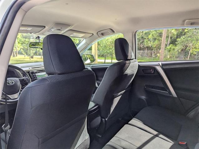 Photo of 2016 Super White Toyota RAV4