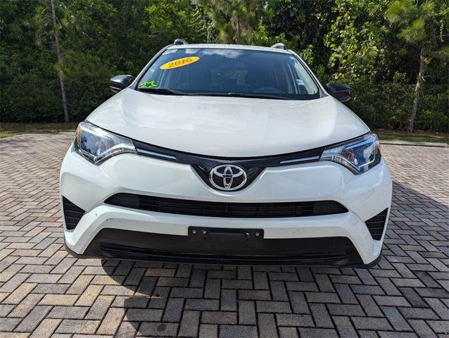 Photo of 2016 Super White Toyota RAV4
