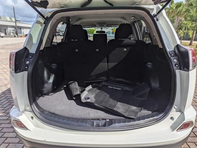 Photo of 2016 Super White Toyota RAV4