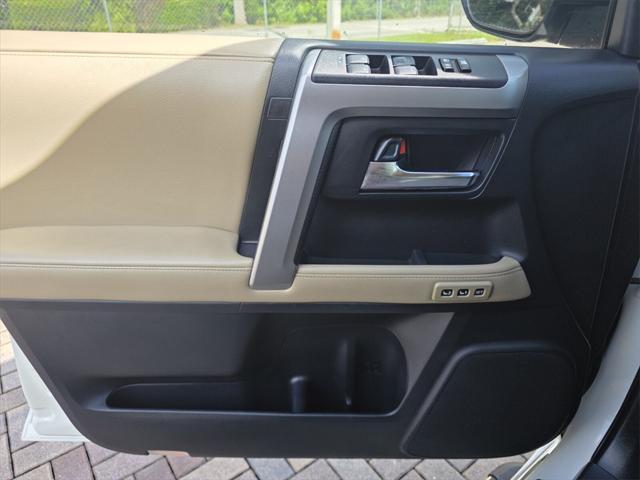 Photo of 2016 Blizzard Pearl Toyota 4Runner